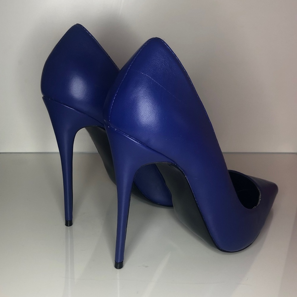 Akira Heels